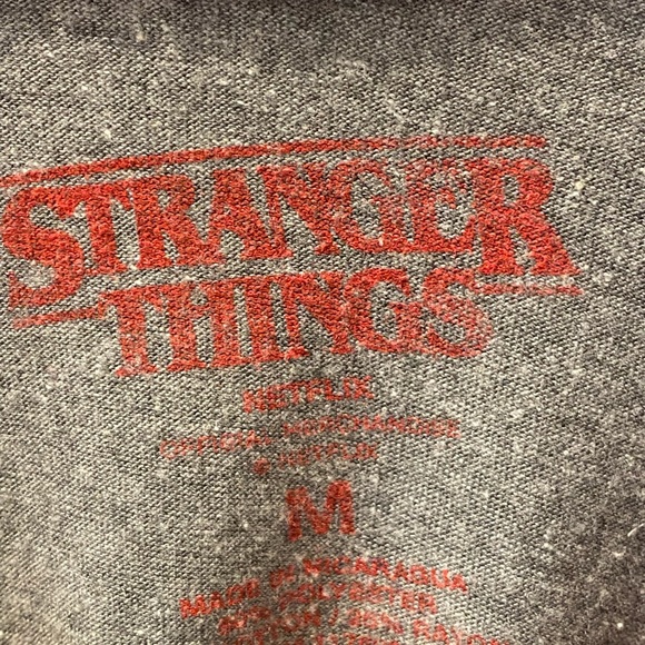 Stranger Things Netflix Baseball Raglan TShirt Gray Red M TV Show 70s - Picture 6 of 6